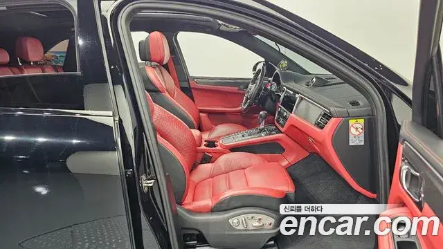 Porsche Macan 2020 — Фото 11/20