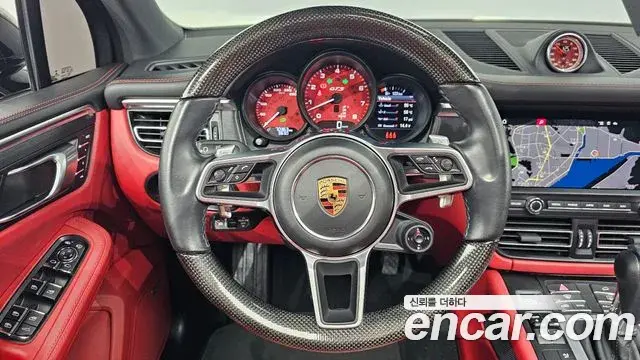 Porsche Macan 2020 — Фото 13/20