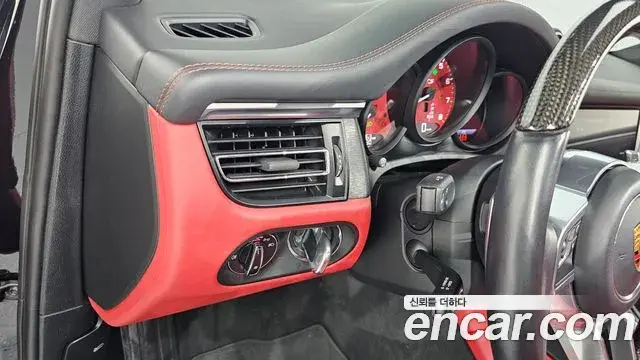 Porsche Macan 2020 — Фото 17/20