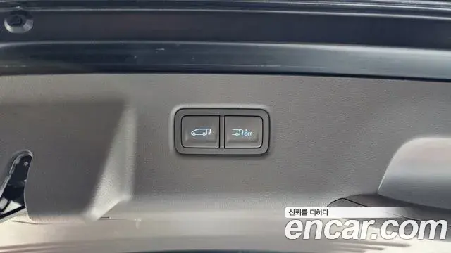 Hyundai Staria 2023 — Фото 18/20