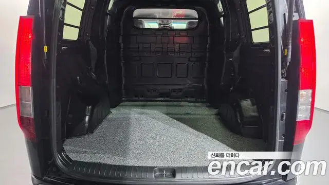 Hyundai Staria 2024 — Photo 19/20