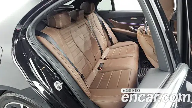 Mercedes-Benz E-Class 2022 — Фото 11/20