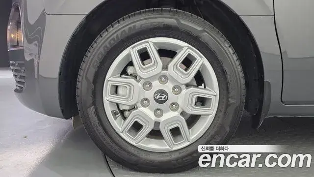 Hyundai Staria 2025 — Photo 5/20