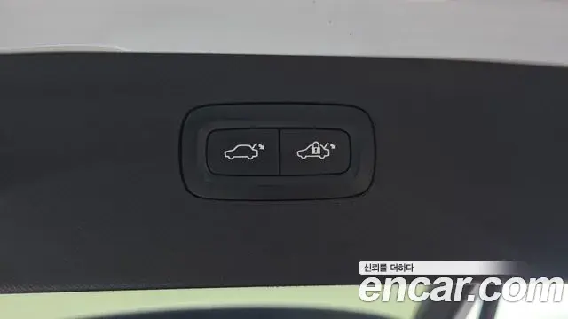 Volvo XC90 2020 — ფოტო 17/37