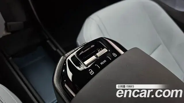 Volvo EX30 2025 — ფოტო 27/33
