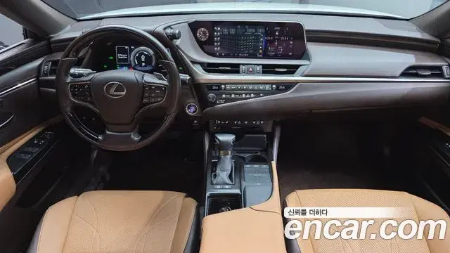 Lexus ES300h 2020 — Фото 7/20