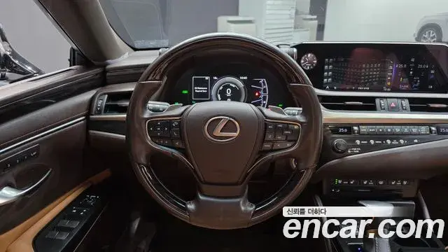 Lexus ES300h 2020 — Фото 13/20