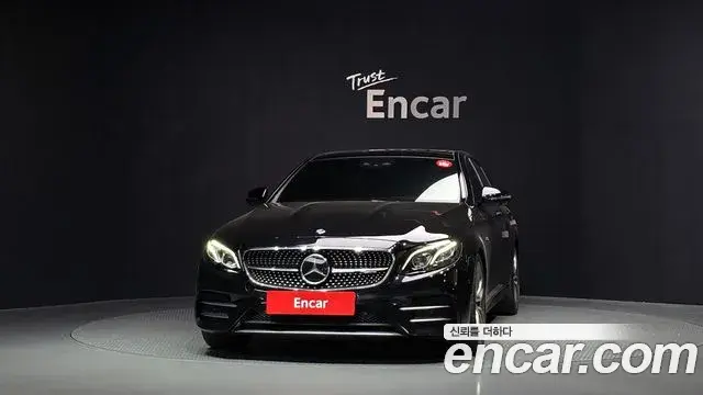 Mercedes-Benz E-Class 2019 — Photo 3/20