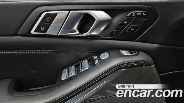 BMW X7 2022 — Photo 19/20