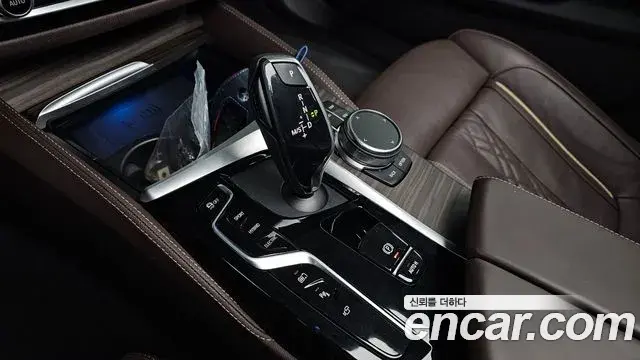 BMW 5 Series 2022 — Şəkil 9/20
