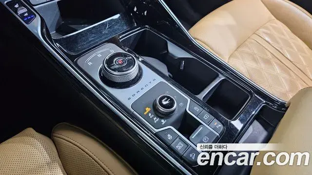 Kia Sorento 2023 — Photo 9/20