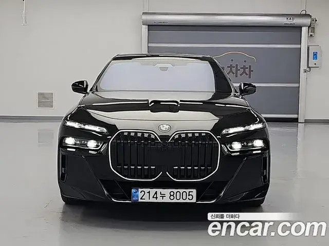 BMW 7 Series 2025 — Photo 1/19