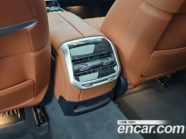 BMW 7 Series 2025 — Photo 12/19