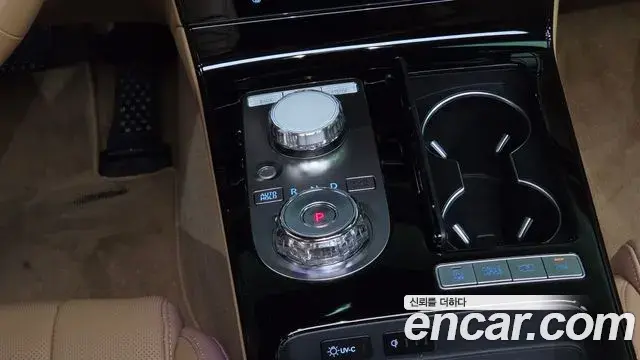 Genesis Electrified G80 2024 — Photo 9/20
