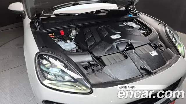 Porsche Cayenne 2023 — Photo 6/20