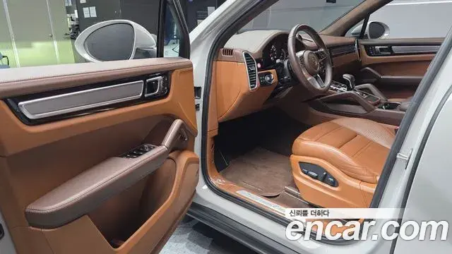 Porsche Cayenne 2023 — Photo 10/20