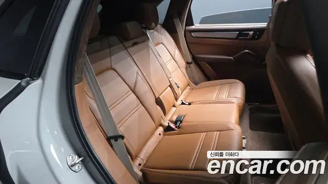 Porsche Cayenne 2023 — Photo 11/20