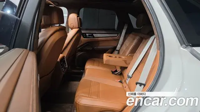 Porsche Cayenne 2023 — Photo 12/20