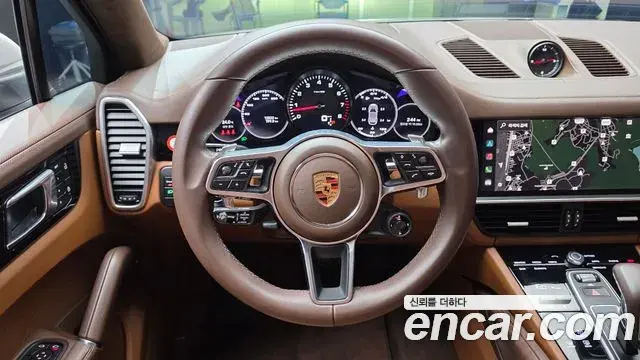 Porsche Cayenne 2023 — Photo 13/20