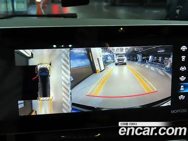 Mercedes-Benz V-Class 2021 — Photo 14/20