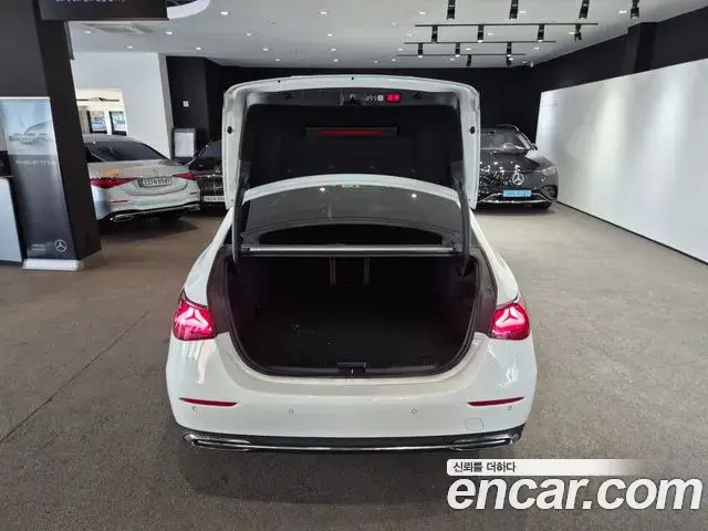 Mercedes-Benz E-Class 2026 — ფოტო 18/20