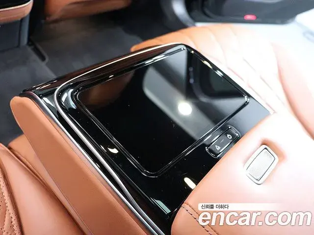 Mercedes-Benz S-Class 2023 — Photo 8/20