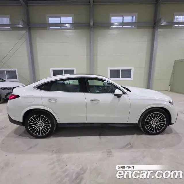 Mercedes-Benz GLC-Class 2026 — Photo 13/15