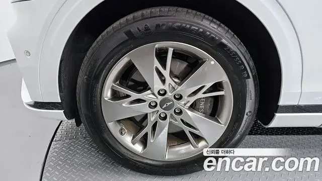Genesis GV70 2023 — Photo 1/20