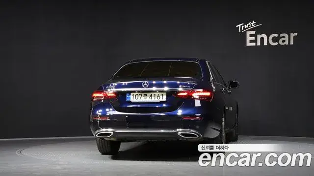 Mercedes-Benz E-Class 2021 — Photo 2/20