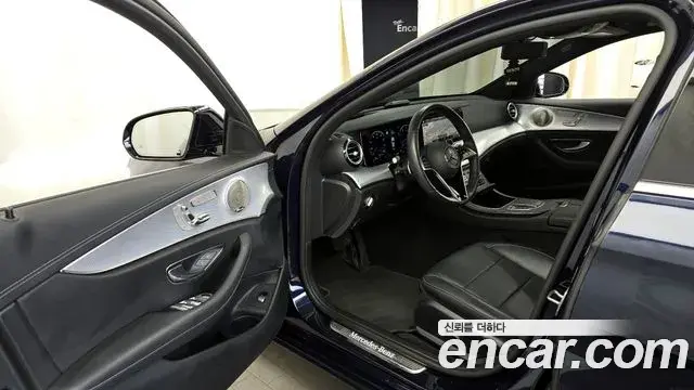 Mercedes-Benz E-Class 2021 — Photo 16/20