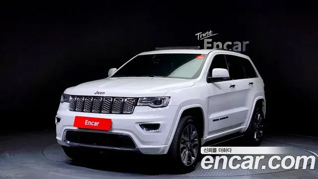 Jeep Grand Cherokee 2018 — ფოტო 11/20