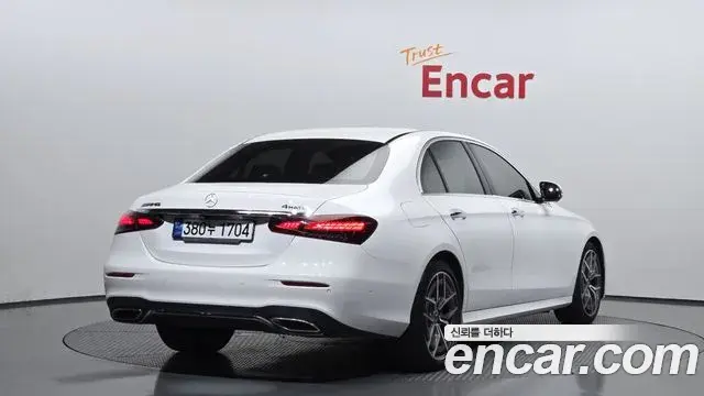 Mercedes-Benz E-Class 2020 — Photo 16/20