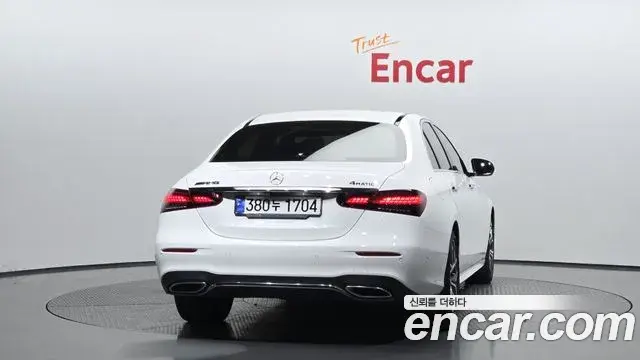 Mercedes-Benz E-Class 2020 — Photo 18/20