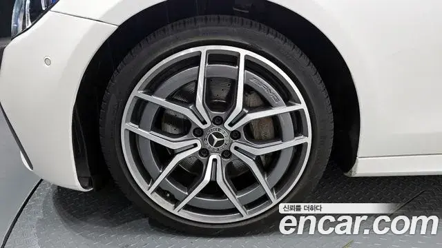 Mercedes-Benz E-Class 2020 — Photo 14/20