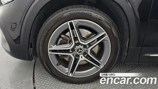 Mercedes-Benz GLB-Class 2020 — ფოტო 8/20