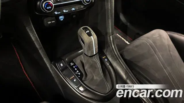 Hyundai Veloster 2021 — ფოტო 5/20