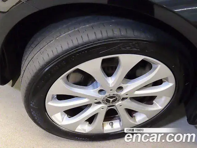 Mercedes-Benz E-Class 2019 — ფოტო 16/20