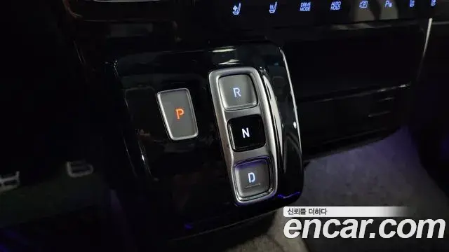 Hyundai Staria 2023 — Photo 5/20
