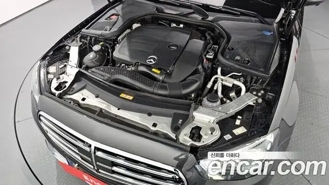 Mercedes-Benz E-Class 2022 — ფოტო 7/20
