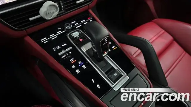 Porsche Cayenne 2021 — ფოტო 5/20