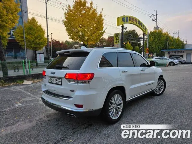 Jeep Grand Cherokee 2018 — ფოტო 6/17