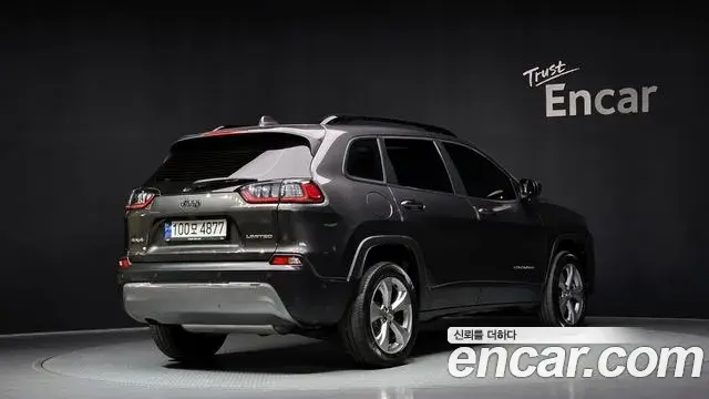 Jeep Cherokee 2022 — Фото 2/20