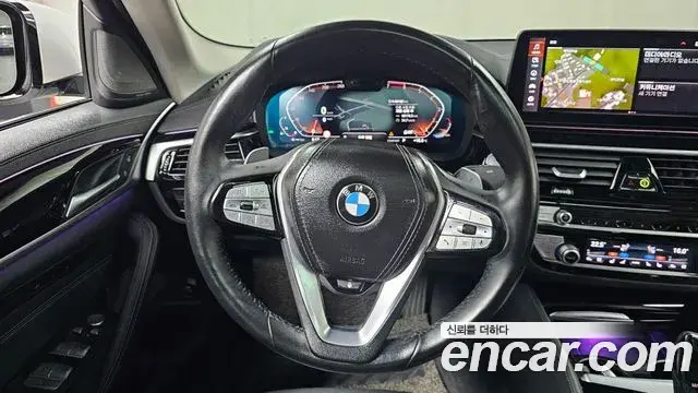 BMW 5 Series 2020 — Photo 11/20