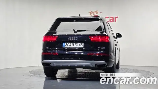 Audi Q7 2019 — ფოტო 12/20