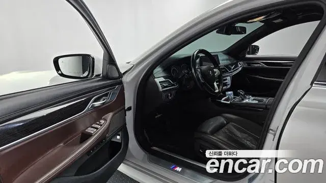 BMW 7 Series 2019 — ფოტო 17/20