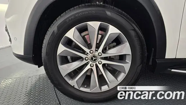 Mercedes-Benz GLE-Class 2022 — Photo 2/20