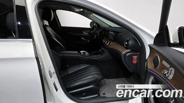 Mercedes-Benz E-Class 2018 — Photo 17/20