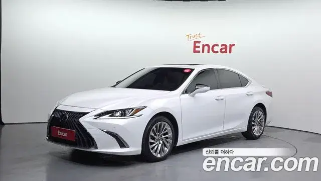 Lexus ES300h, 2022