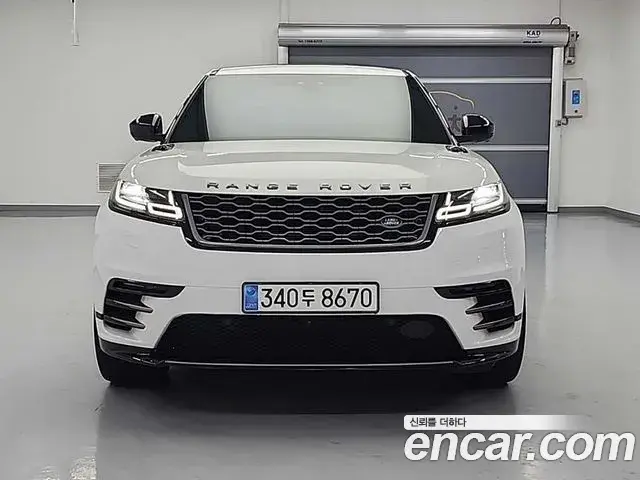 Land Rover Range Rover Velar 2018 — ფოტო 15/18