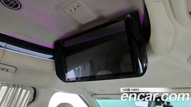 Kia Carnival 2021 — ფოტო 8/20